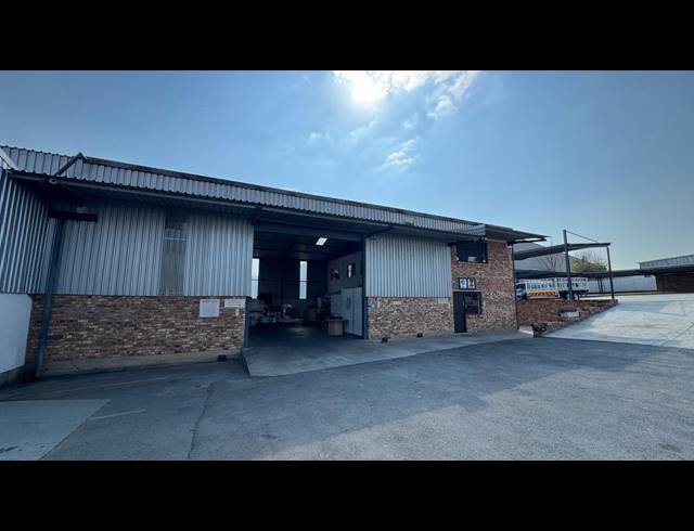 900M² WAREHOUSE TO LET IN LINBRO PARK